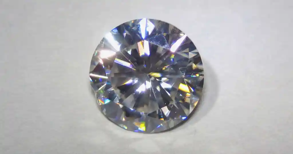 Moissanite: Properties, Uses and Virtues