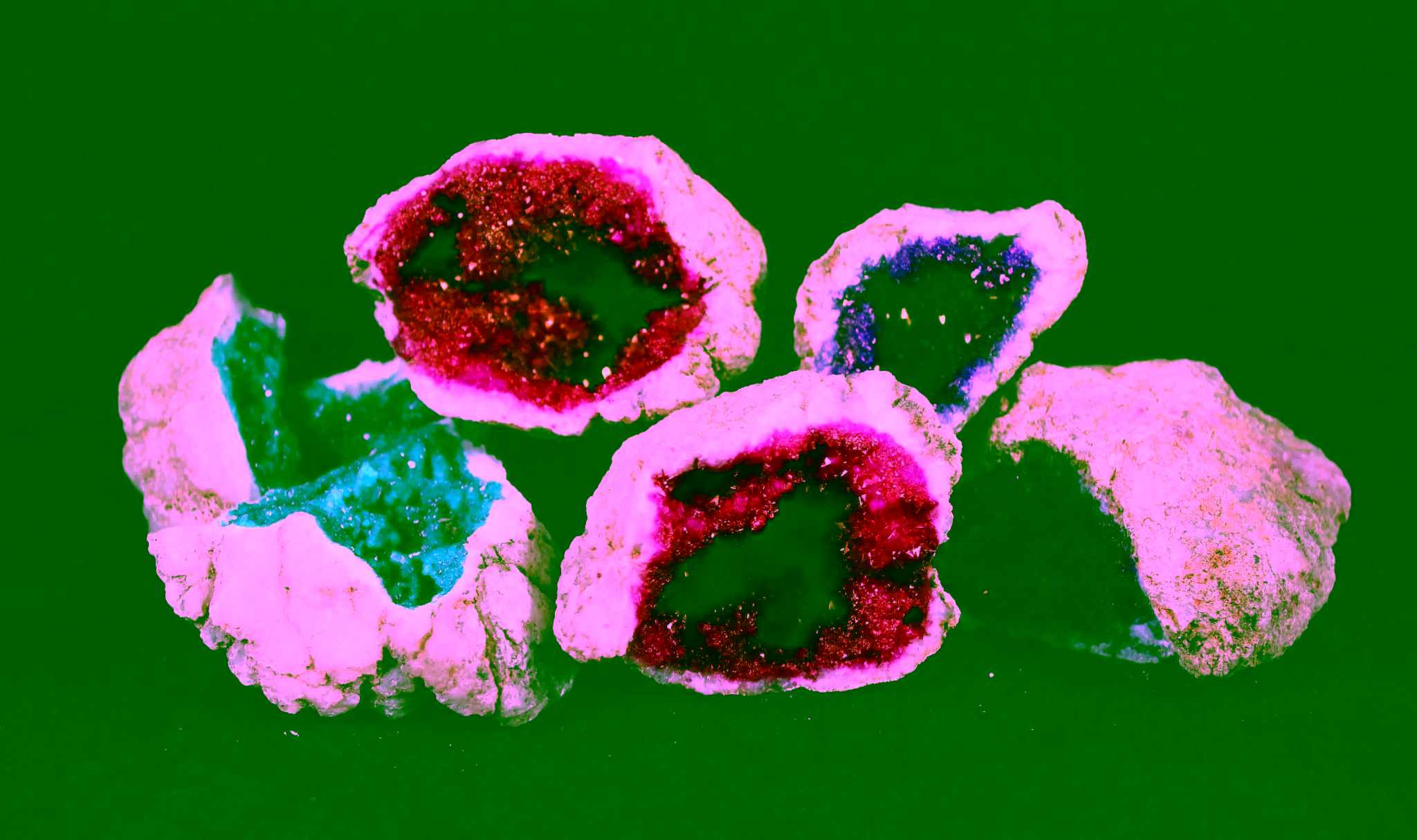 Discovering the World of Geodes: Types, Formations, and Uses